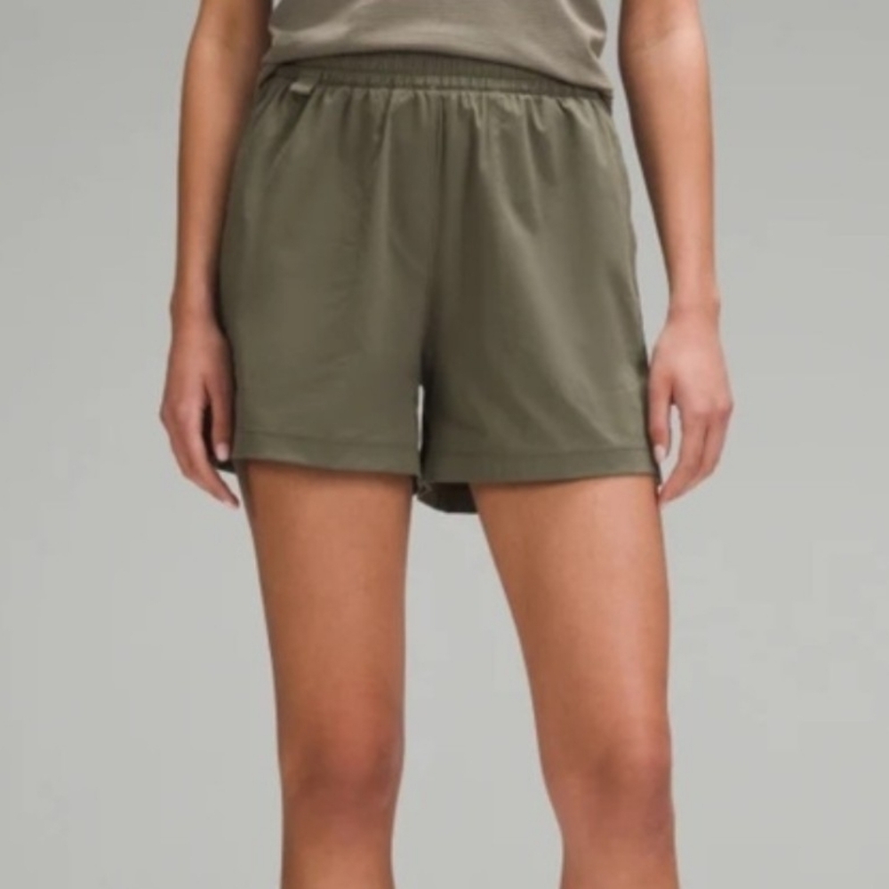 NWT Lululemon Women's Lightweight High-Rise Hiking Short 4", Army Green, 6